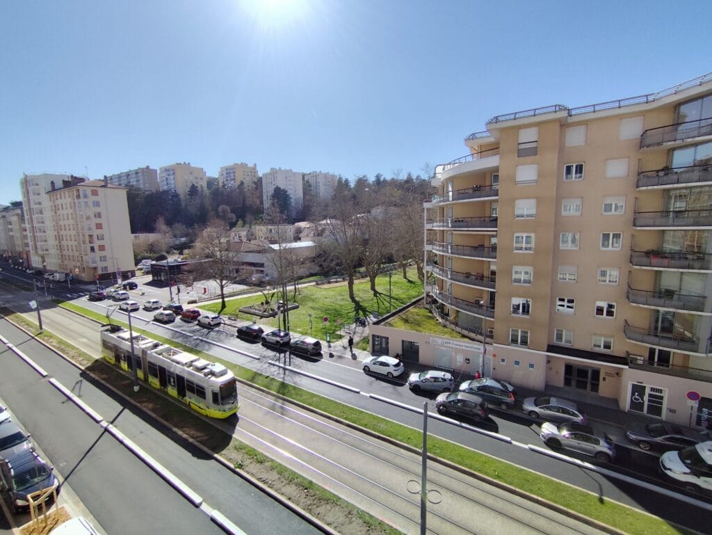 Bergson – Appartement T2/3 lumineux avec balcon – Tram et commerces à pied